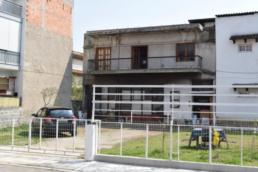 Multi-use building located at Giannitsa Pellas